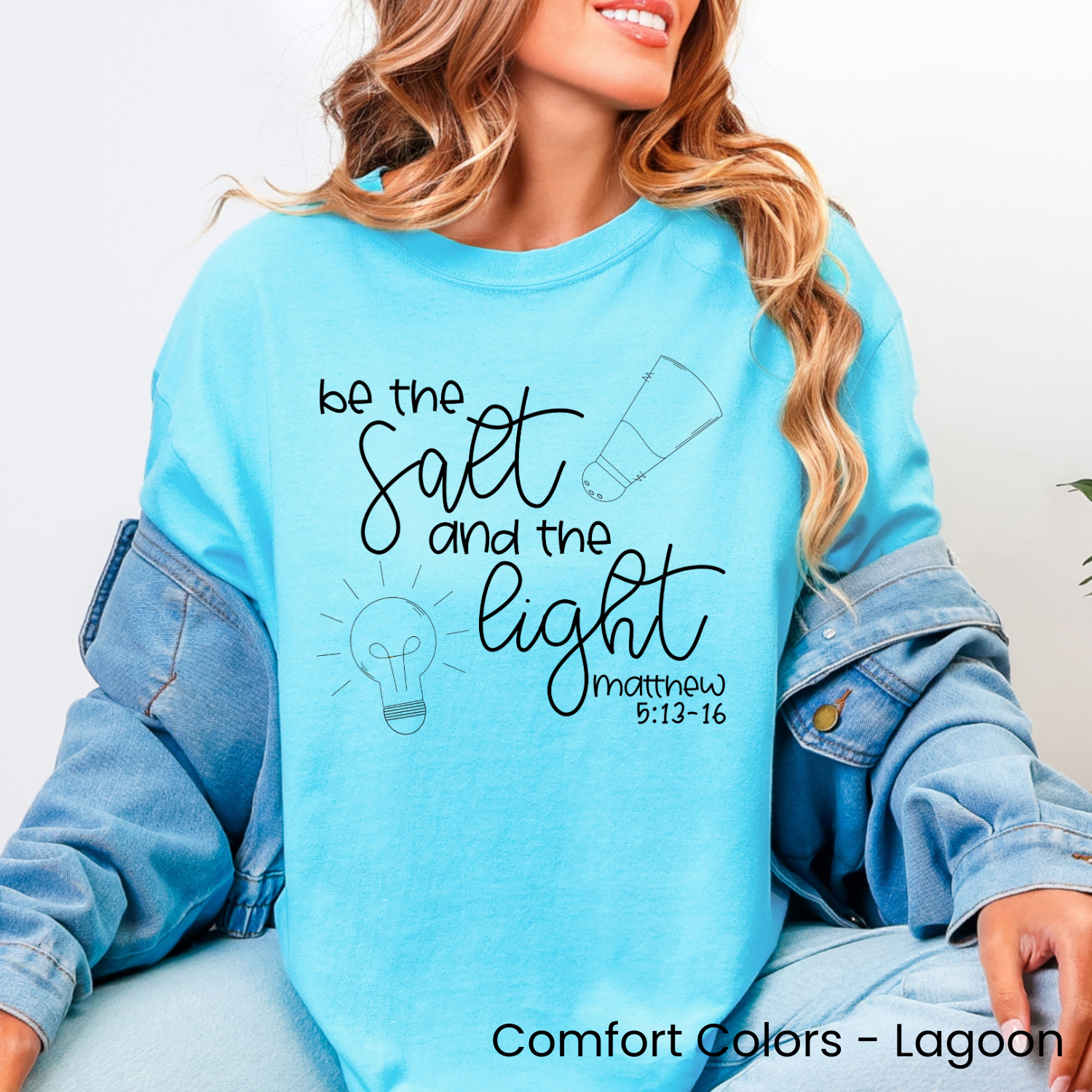 Okie Design Co - Vendita all'ingrosso Maglietta serigrafata - Donna - Maglietta "Sii il Sale e la Luce"1