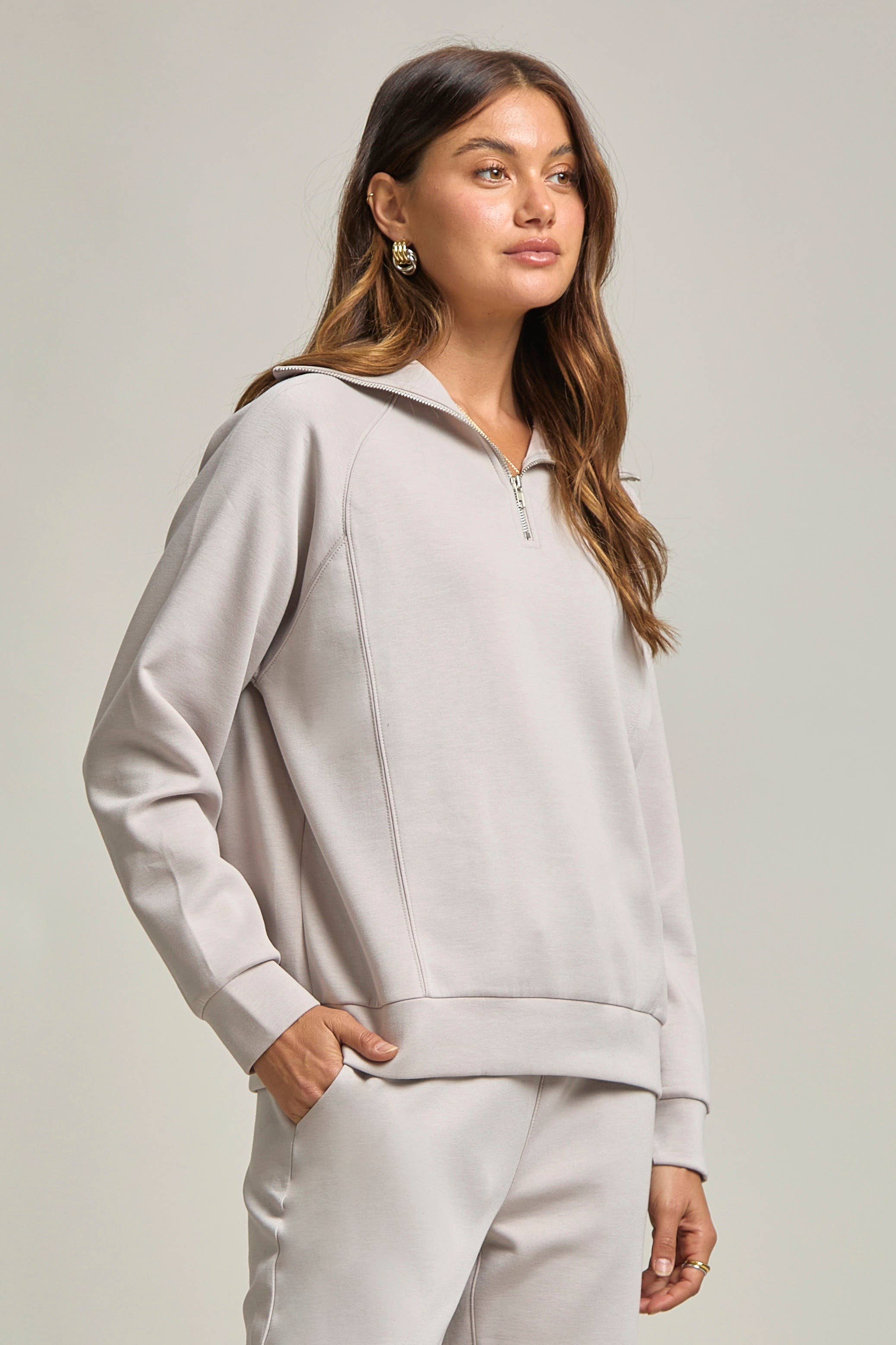 Dear Scarlett – Großhandel Loungewear-Set – Damen – Reiseset aus Modal-Pullover mit viertelförmigem Reißverschluss und Jogginghose35