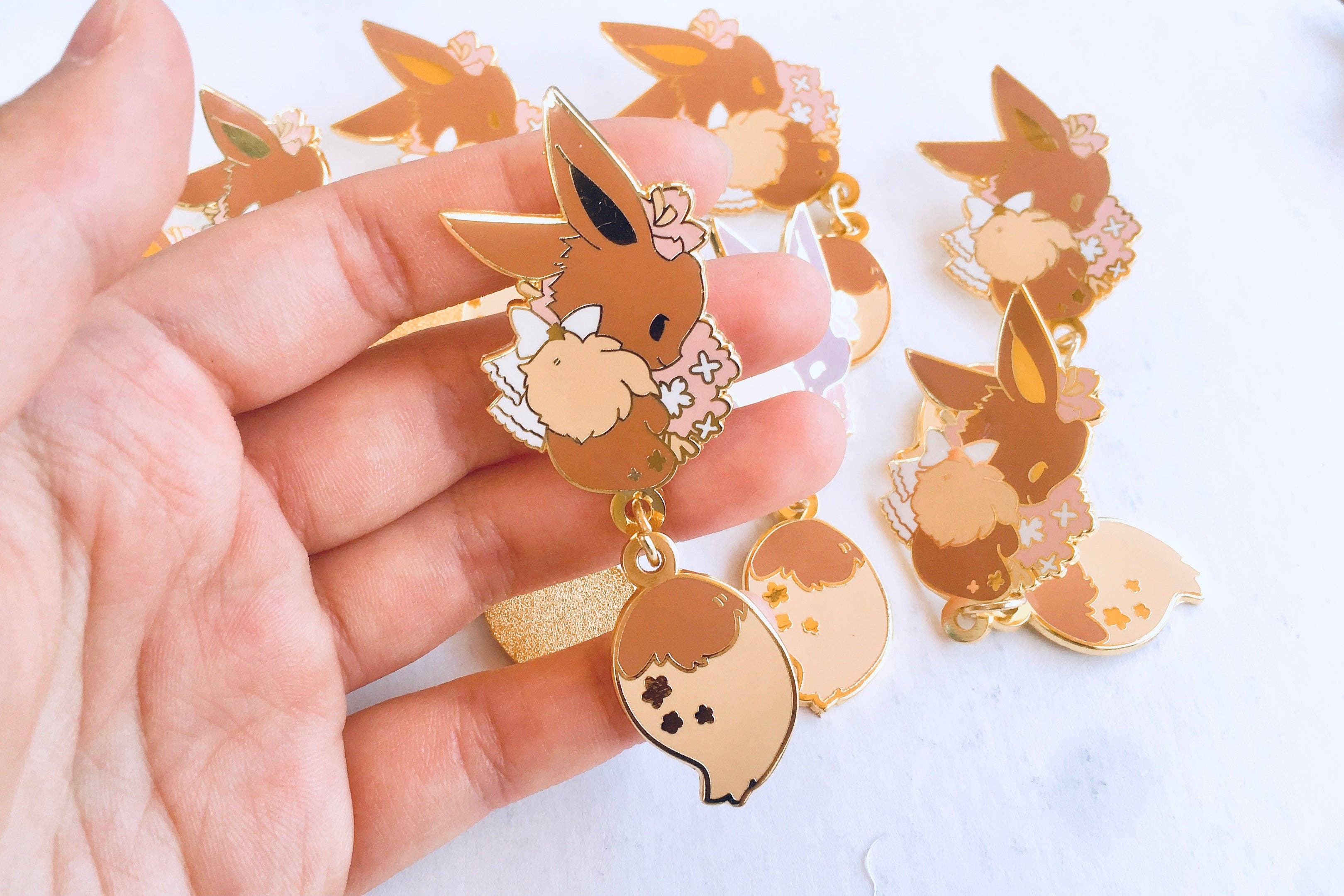 ToasterKiwi - Wholesale Lapel Pin/Button - Eevee Dangling Tail Enamel Pin 3.5"2