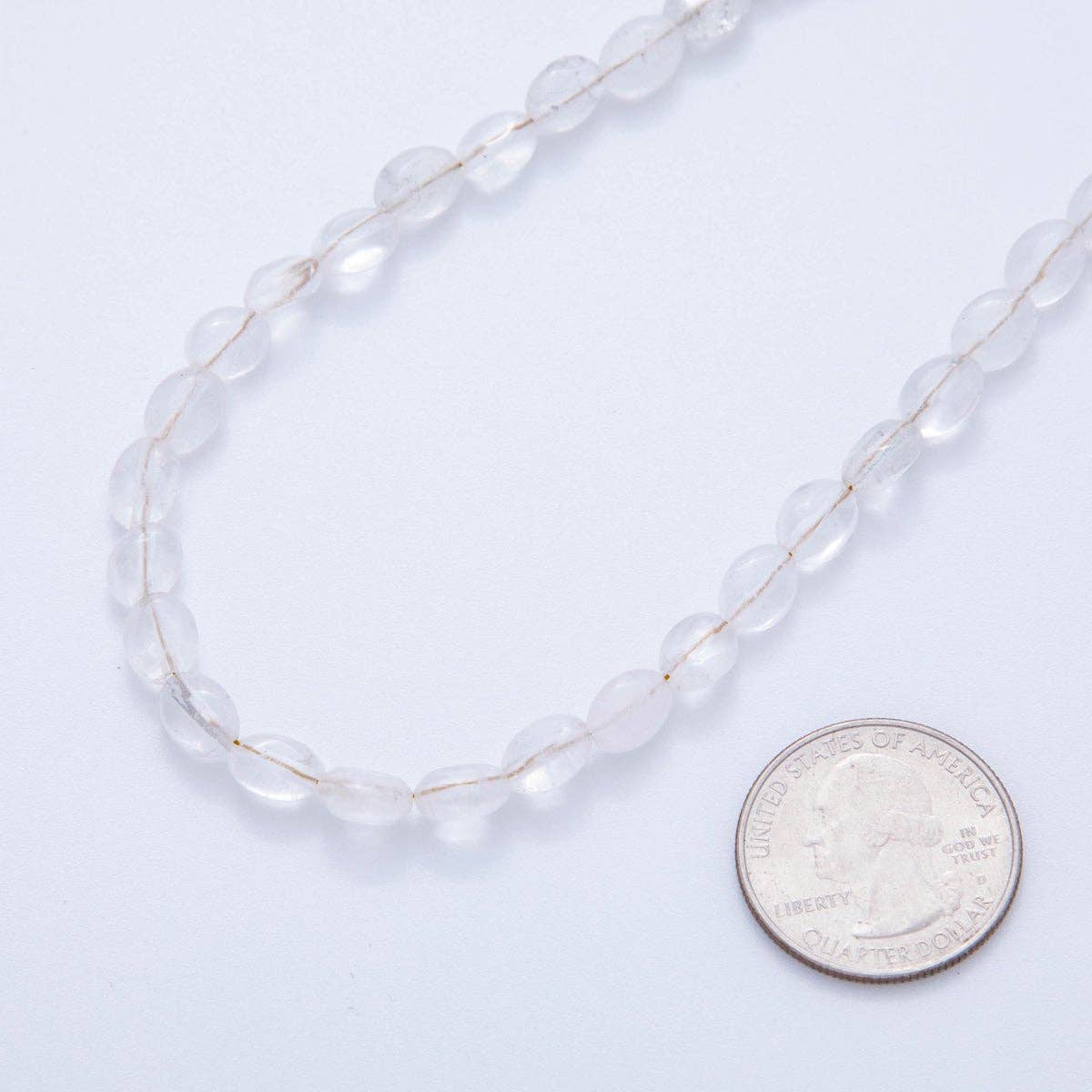 Aim Eternal – Colar com missangas/pérolas por atacado – Colar Artesanal de 15,5 Polegadas com Contas de Pedra Preciosa de Quartzo Transparente Oval Oblongo de 6,5mm Revestido a Ouro 18K | WA-32832