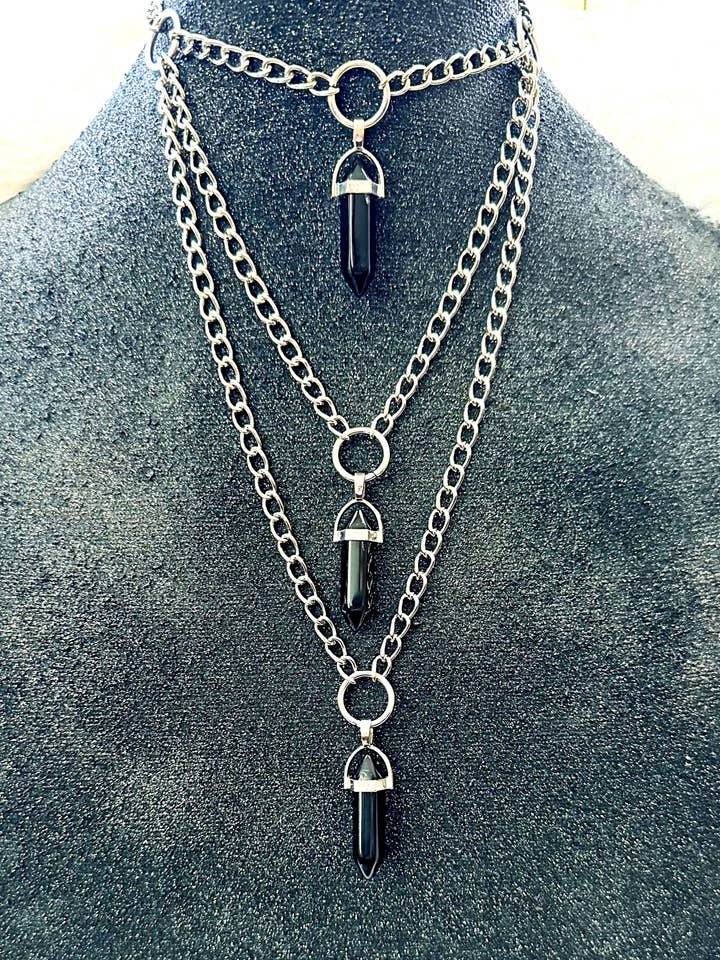 Onyx à trois pointes pour la vente par Ritual Chains