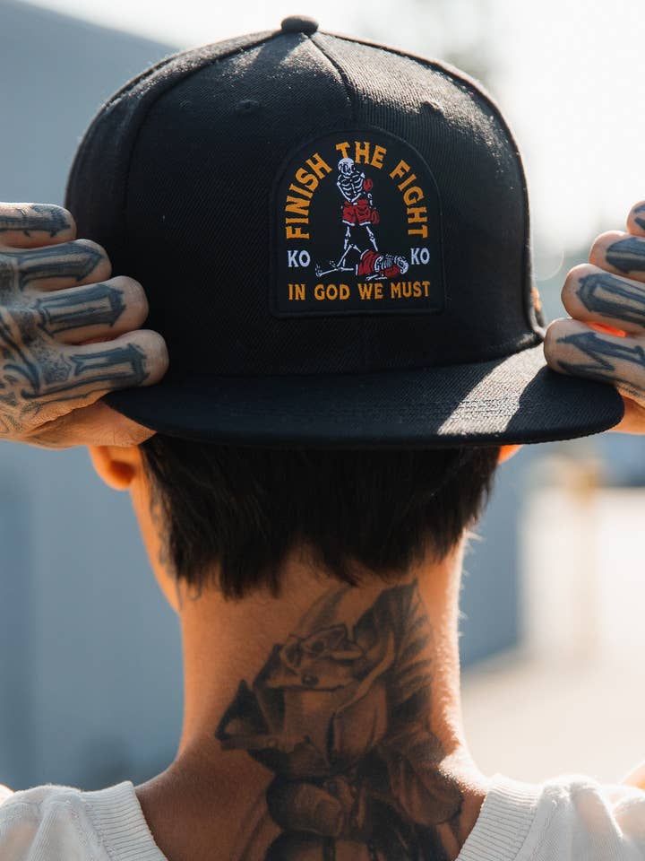 Casquette Snapback noire « Finish The Fight » pour la vente par In God We Must