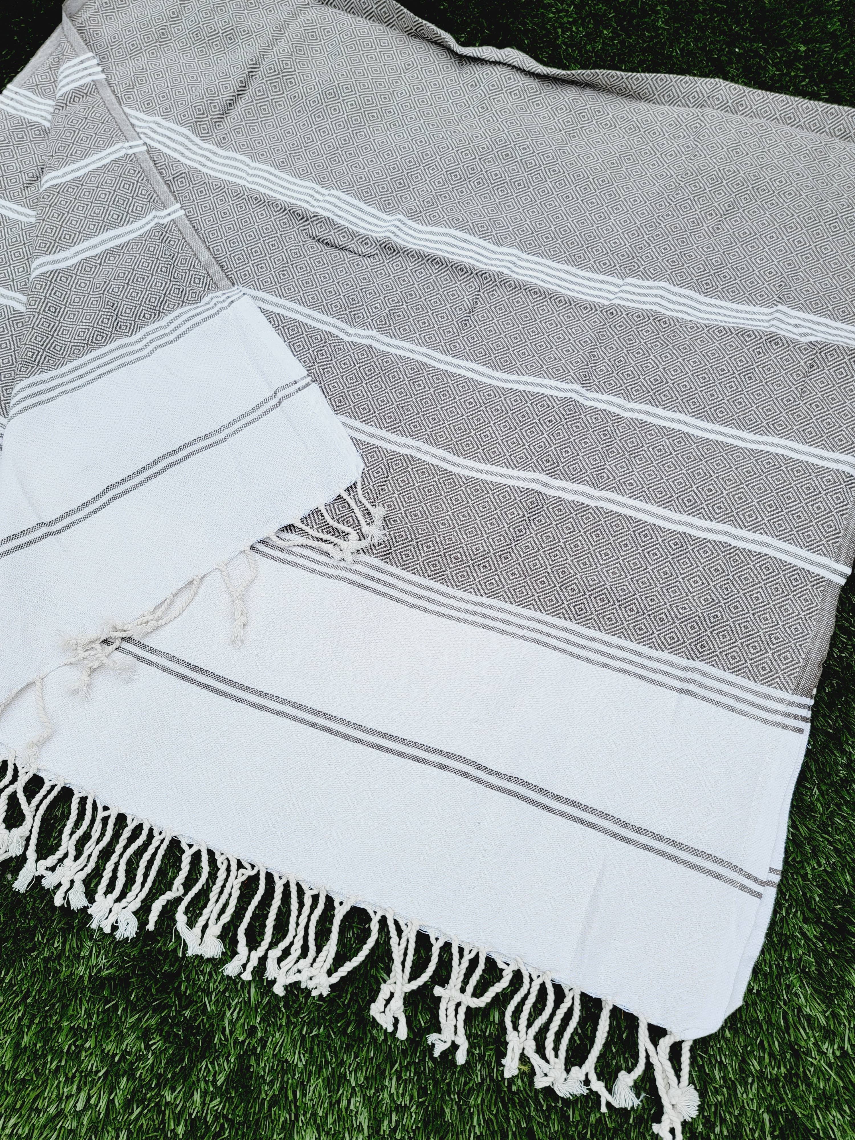 EBRU Home - Wholesale Beach Towel - 10 Sand proof Towel Throw set, Assorted colors DEAL20