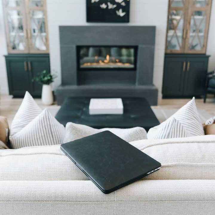 Andar - Wholesale Laptop/Tablet Case - Unisex - The Helm Full Grain Leather MacBook Case48