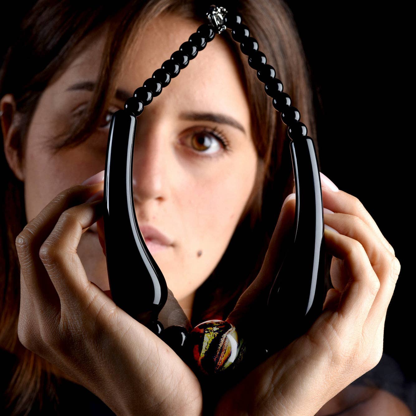 Mazzega Art & Design - Wholesale Beaded/Pearl Necklace - Desdemona Necklace in Murano Glass: Luxurious jewel with a colored submerged central pearl and large black blown pearls. Length approximately 47 cm.3