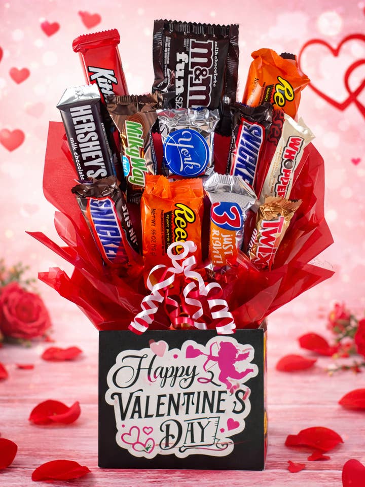 Bouquet de bonbons au chocolat dans une boîte Cupidon de la Saint-Valentin (12 bonbons) pour la vente par So Sweet of You