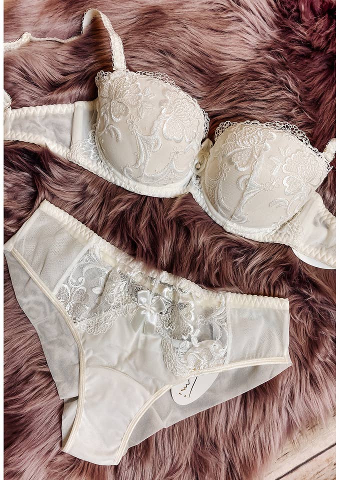 Serment bra for wholesale by Angie's Showroom