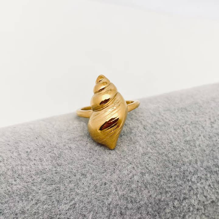 Mio Queena - Wholesale Cocktail/Statement Ring - Texture Design 18K Gold Plated Conch Ring - FGS