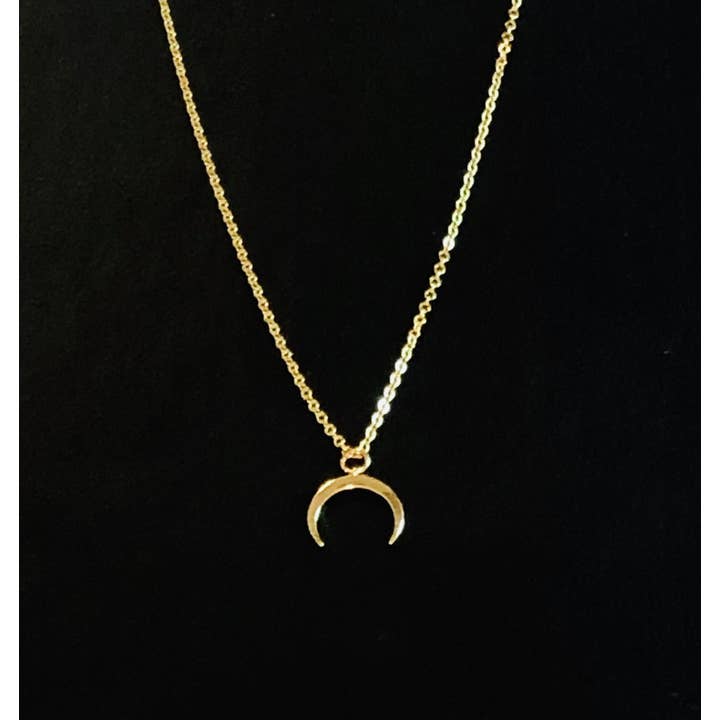 Links & Locks - Venta al por mayor Collares con colgantes/abalorios - Collar de luna de media casta de Tori Spelling