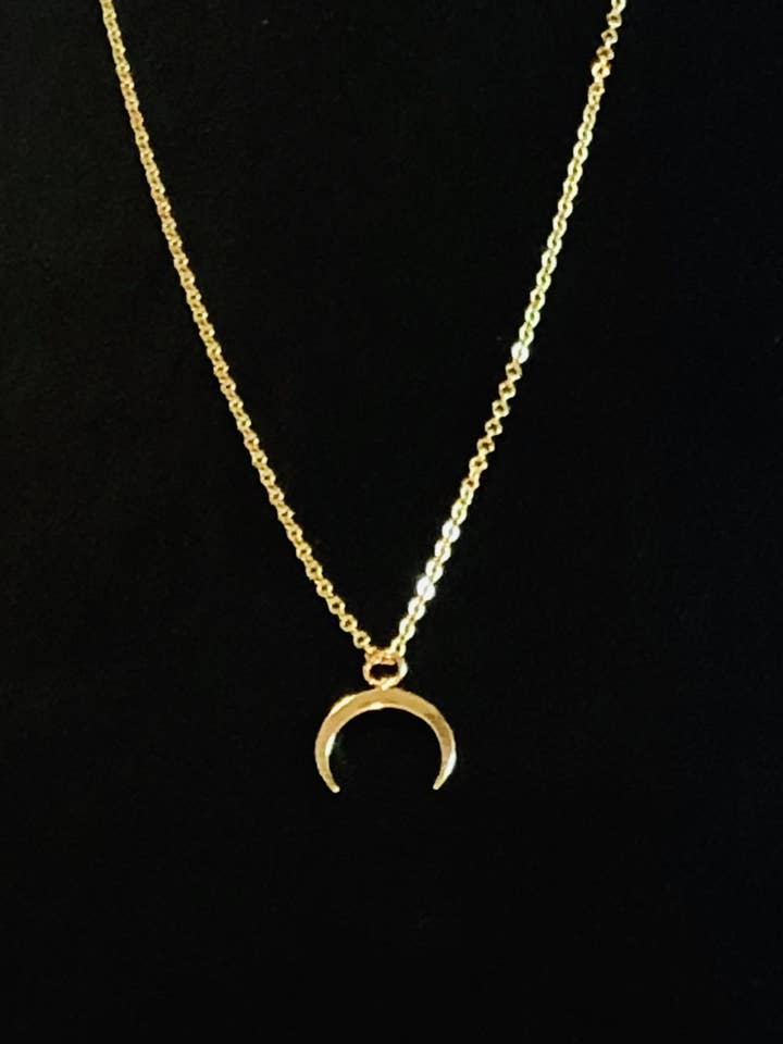 Collar de luna de media casta de Tori Spelling para venta al por mayor de Links & Locks