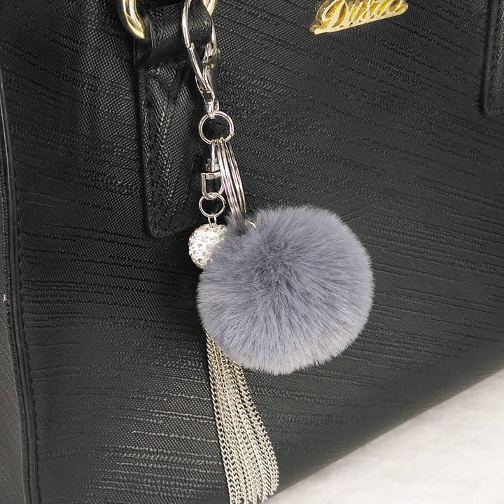 Porte-clés à pompons et glands ornementaux pour la vente par Eagle Crest Industries Inc.