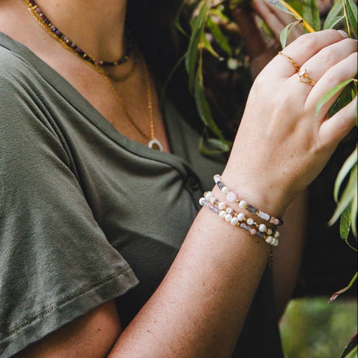 Lunaki Design - Wholesale Beaded Bracelet - Natural stone bracelet and 18K gold-plated stainless steel | HÉCATE5