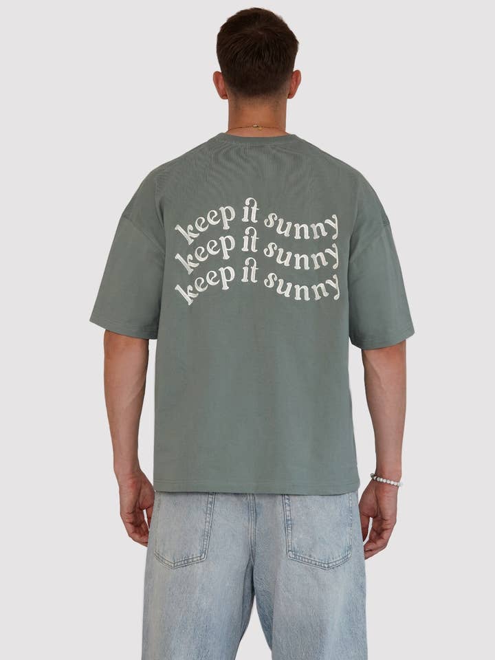 THE KEEP IT SUNNY OVERSIZE-T-SHIRT för wholesale av BAYSIDE BOUND