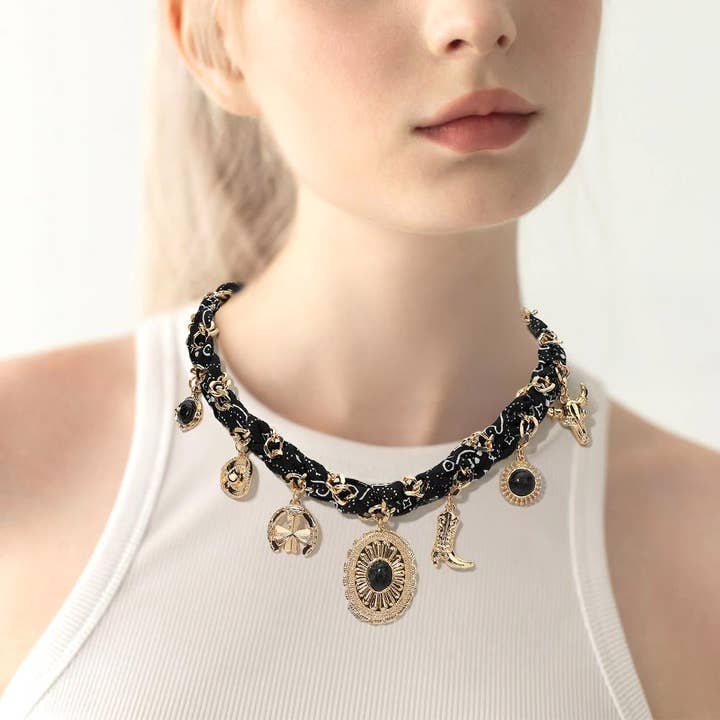 Collier tressé en tissu à charme de thème western pour la vente par Sensibling Corp.