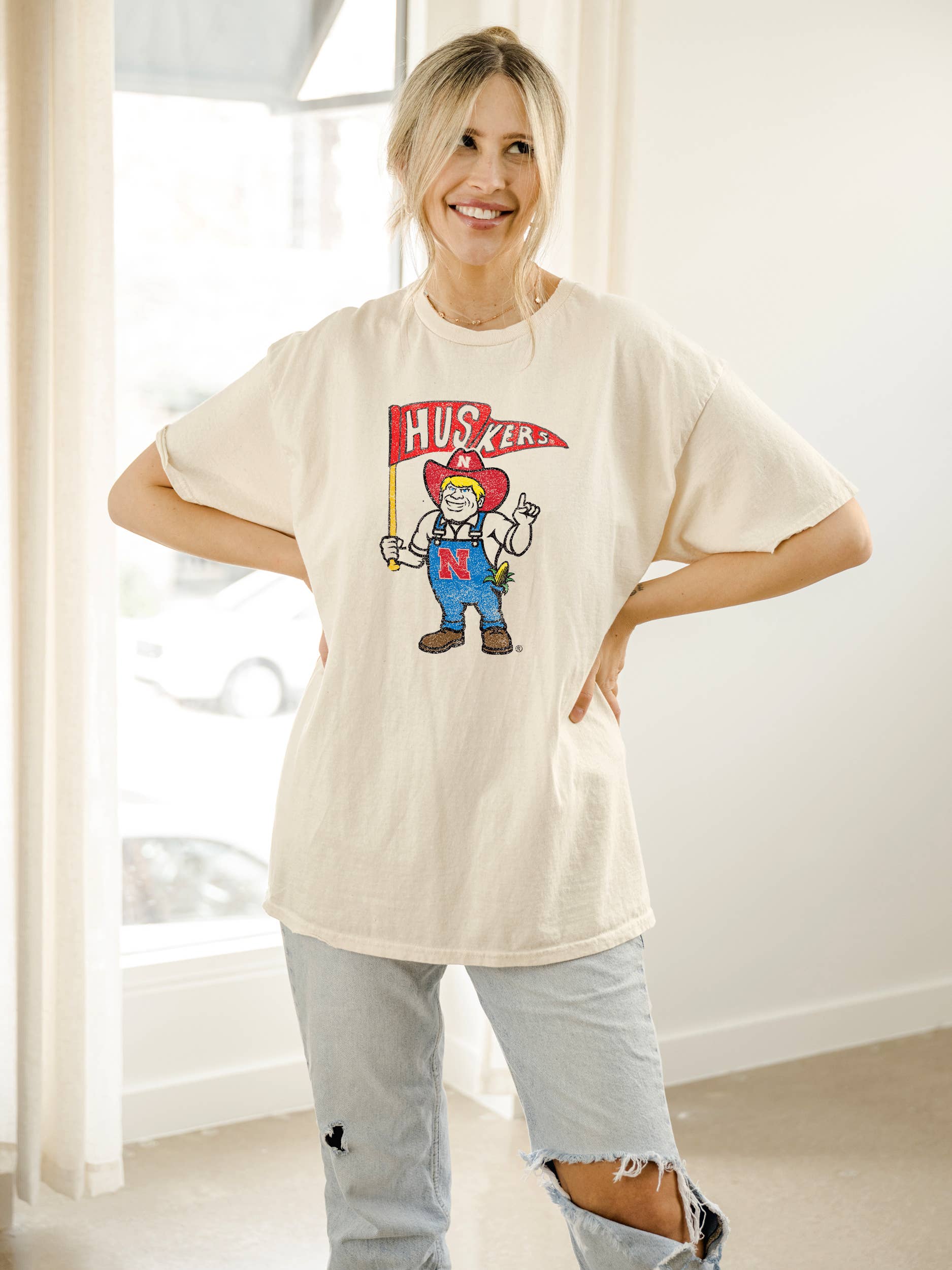 LivyLu - Wholesale Screen Printed T-Shirt - Unisex - Nebraska Huskers Mascot Flag Off White Thrifted Tee3