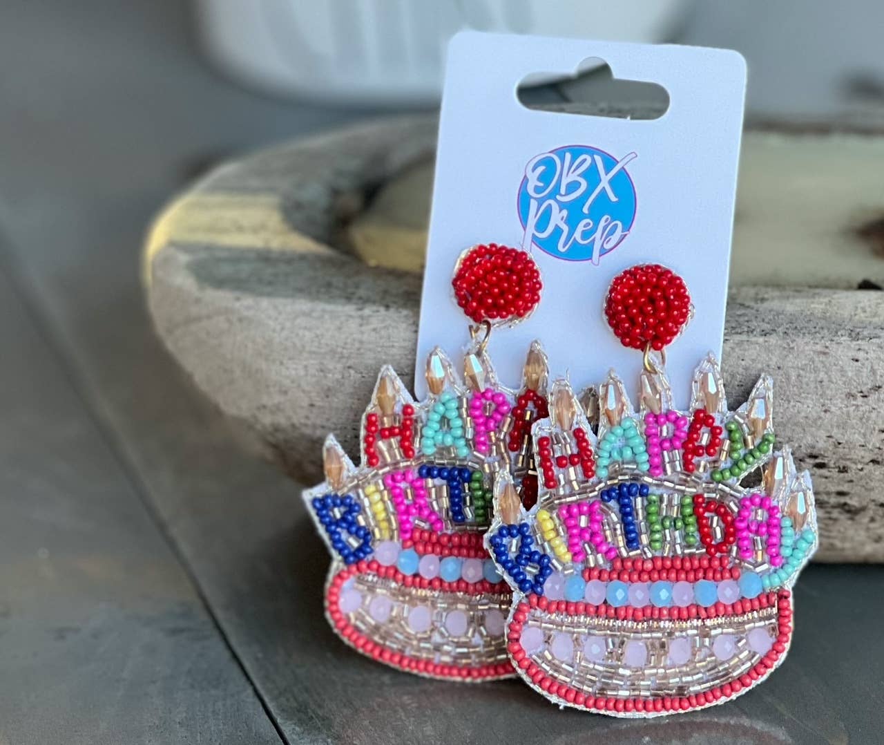 OBX Prep - Vente Boucles d'oreilles pendantes - Boucles d'oreilles pendantes en perles de graines de gâteau d'anniversaire avec bougies3