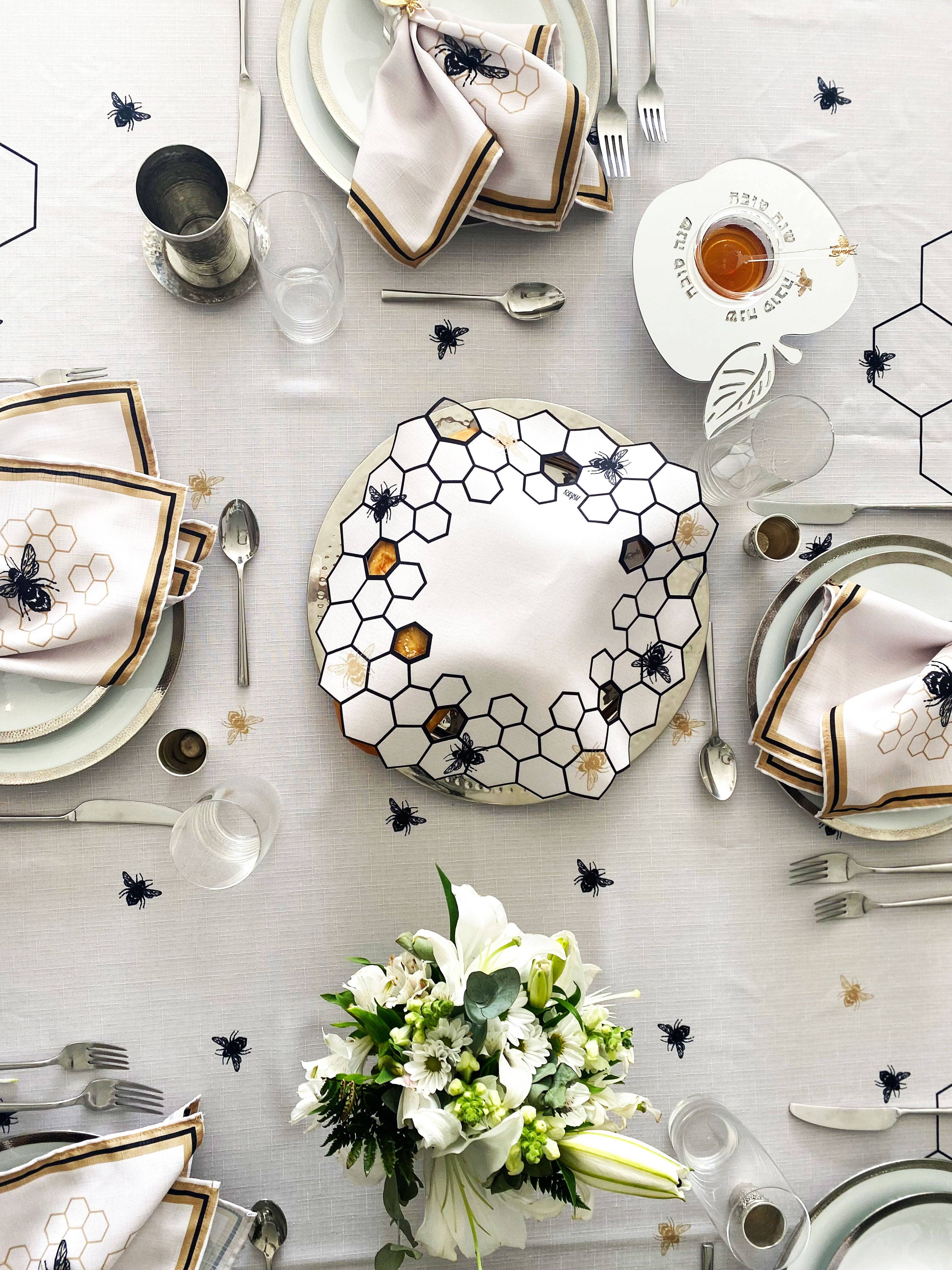 Sobre Meza - Wholesale Tablecloth - Bee Hive Easy-Care Tablecloth3