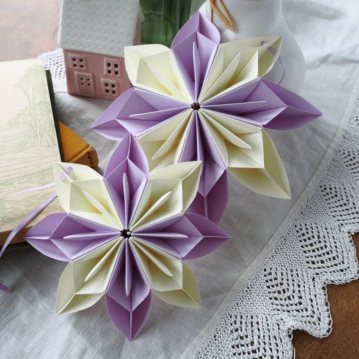 Lilla lilla og fløde origami snefnug blomsterpynt for engroshandel hos Joyful Array
