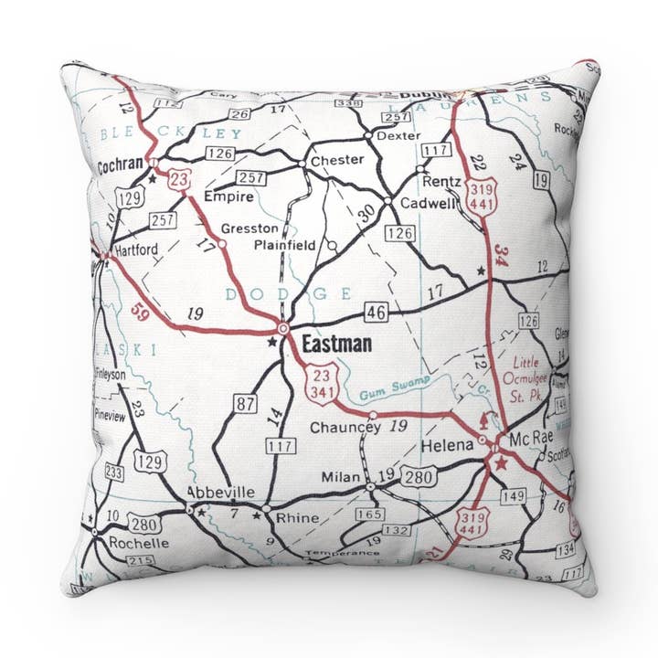 Coussin décoratif carte Eastman Georgia pour la vente par Daisy Mae Designs