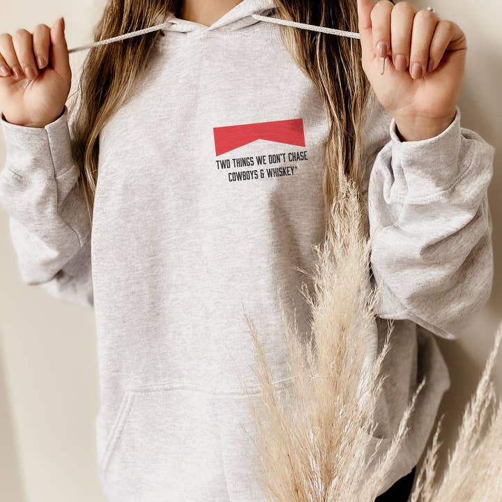 Sweat à capuche unisexe Two Things We Don't Chase Cowboys & Whiskey* pour la vente par Dixie Mae Clothing Co.