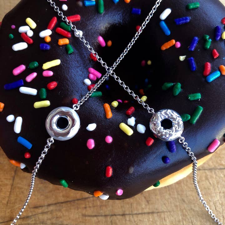 Delicacies Jewelry – wholesale Berlockarmband – Glaserade munk armband Sterling Silver av delikatesser smycken - varje köp hjälper till att bekämpa hunger! (Foodie gåva, mat smycken)5