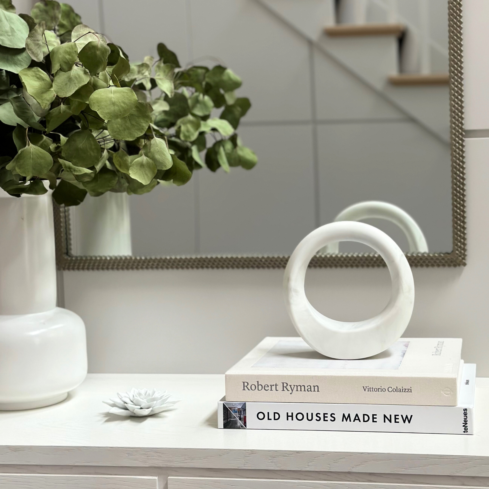 Obshay – wholesale Decorative tabletop object – Swirl 7 lb, White Marble1