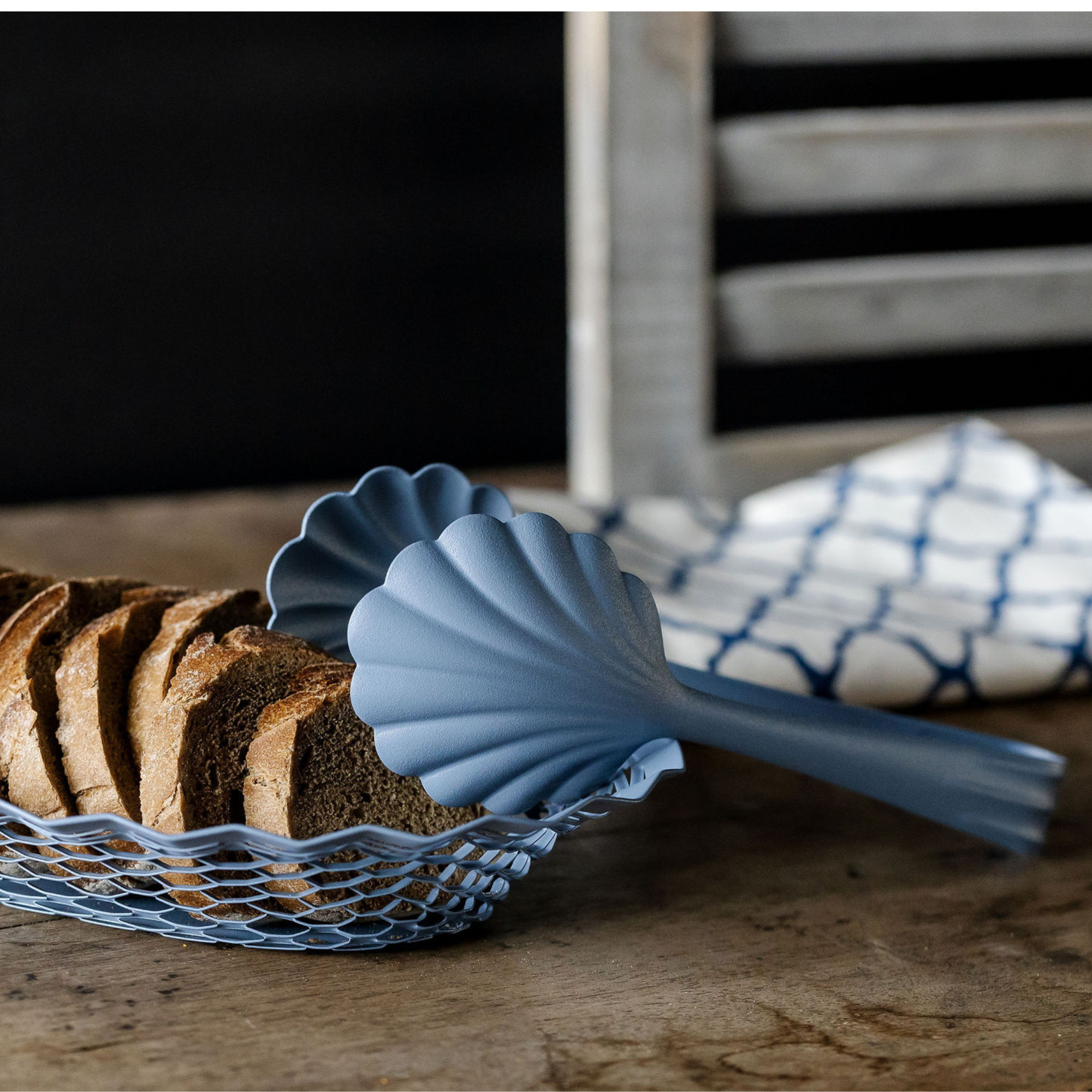 Clémentine Boutique - Wholesale Kitchen Tong - Scalloped Serving Tongs in Stainless Steel8