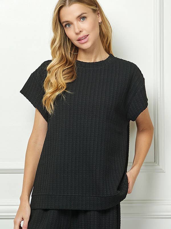 Haut à manches courtes texturé T3722 pour la vente par See and Be Seen
