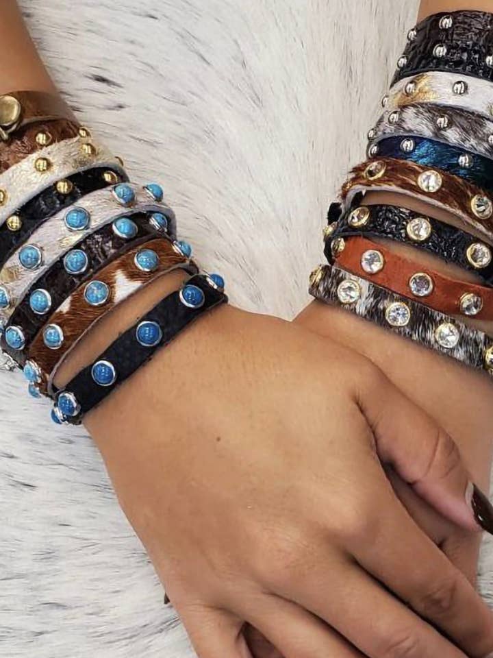 Goldie Stone udsmykket mini manchet for engroshandel hos Charlie Leather