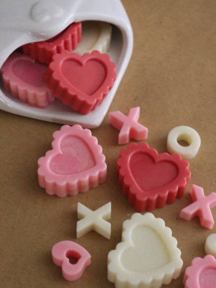 Fondants de cire Cœur en dentelle pour la vente par Bea’s Wax