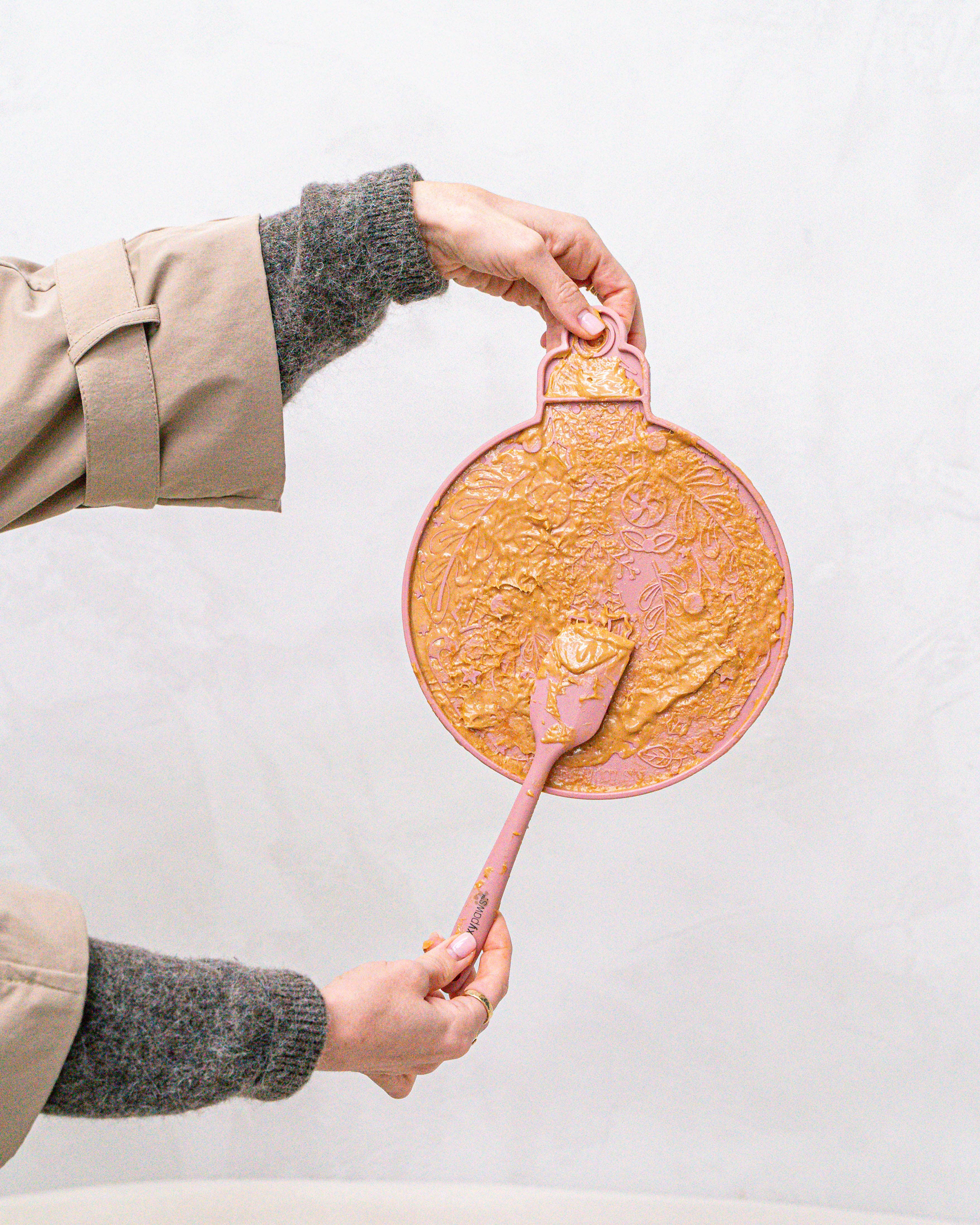 dexypaws - Wholesale Pet Food Mat - Dog - 2 Piece Ornament Lick Mat & Spatula Set3