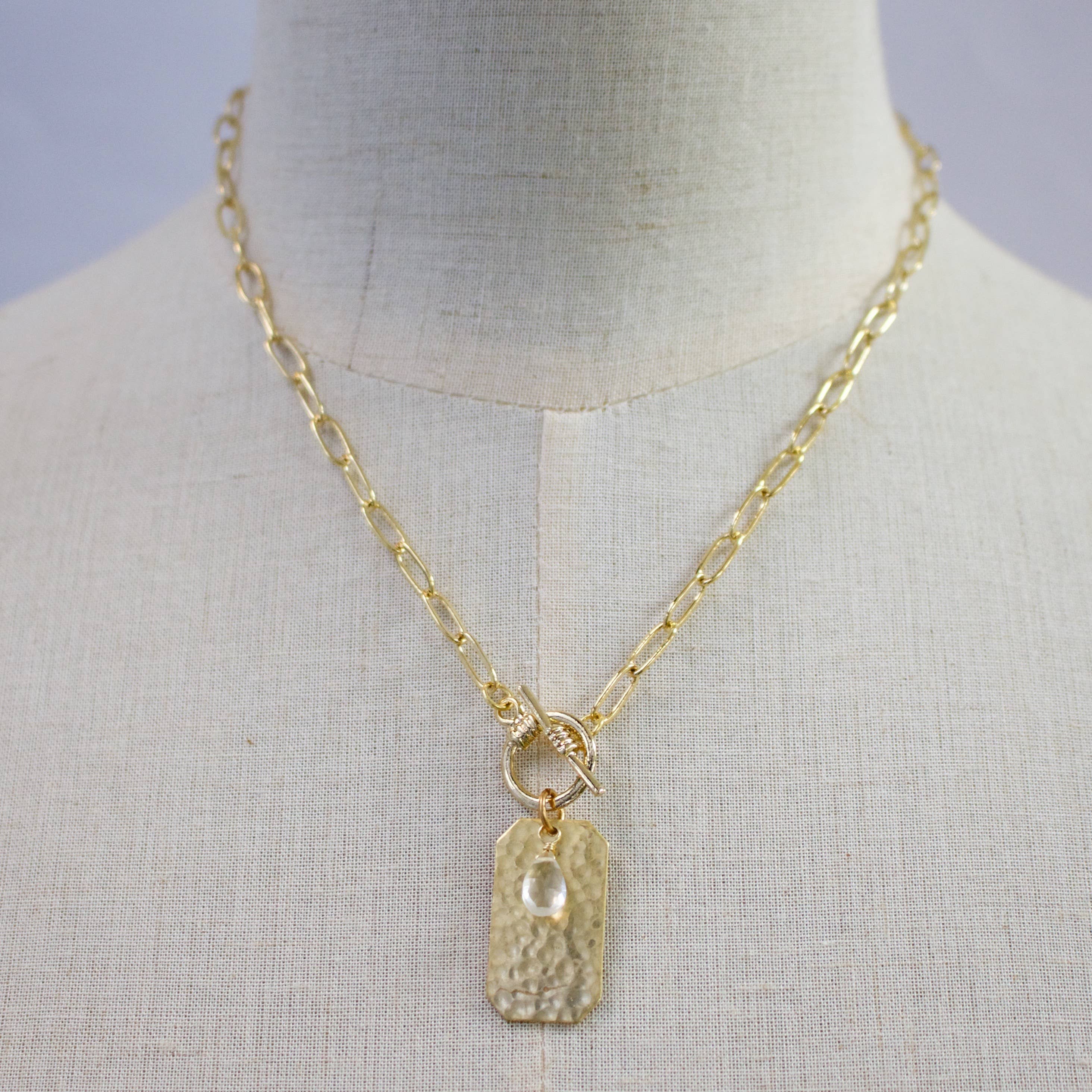 a.v. max - Wholesale Pendant/Charm Necklace - Hammered Dog Tag|Semi Stone & Toggle Closure|Gold|17"6