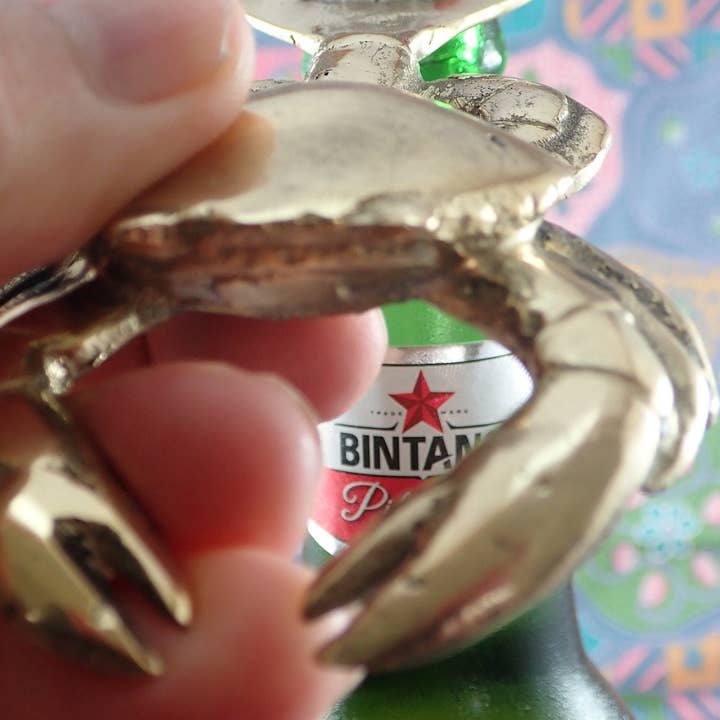 Ubud Glass - Vente Ouvre-bouteille/tire-bouchon - Décapsuleur en laiton en forme de crabe unique - Pièce d'art artisanale exquise2