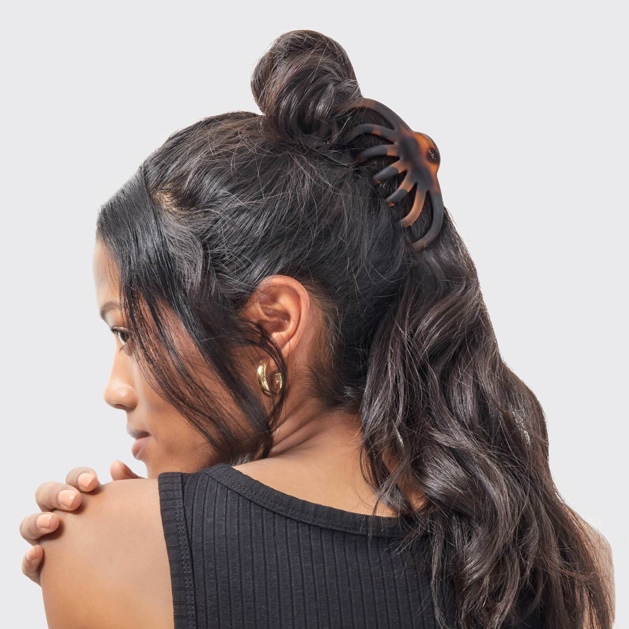 KITSCH - Vendita all'ingrosso Fermaglio per capelli - Donna - Set di 2 mollette a artiglio a forma di polpo in plastica riciclata - nero e tartarugato3