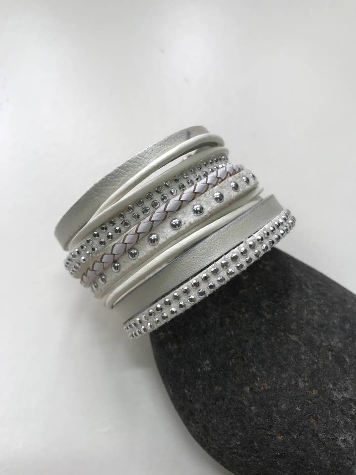 bracelet fait main avec antelina et cuir pour la vente par myDemimore