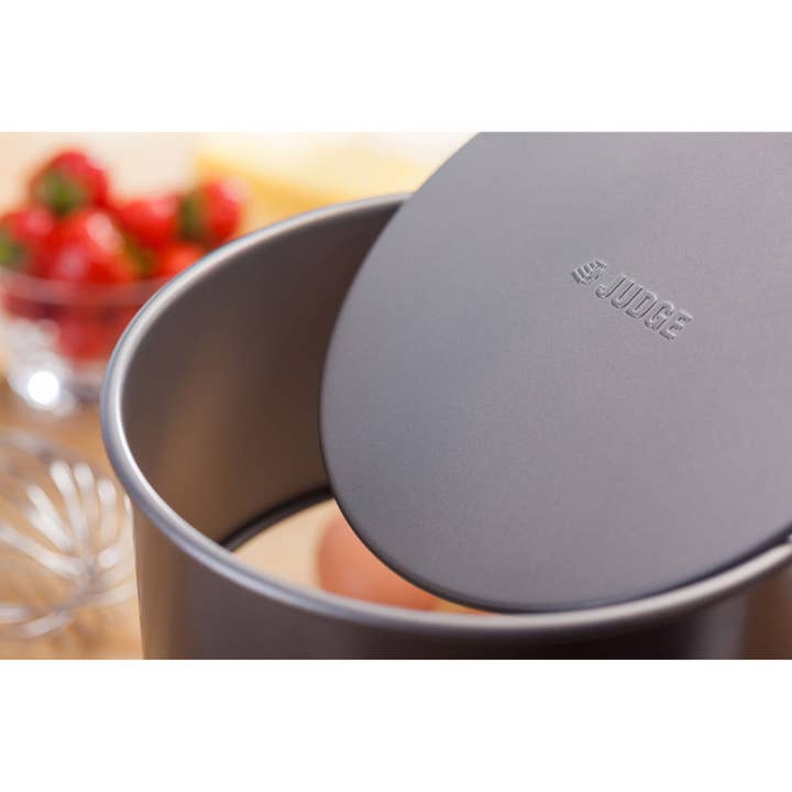 Judge UK - Wholesale Cake tin - Judge Bakeware, 7"/18cm Round Cake Tin, Loose Base2