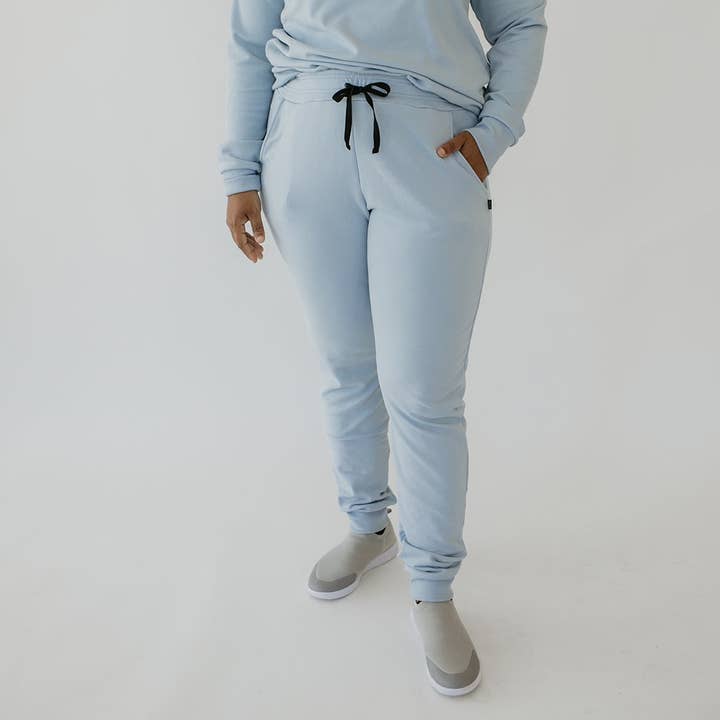 Pantalon de jogging doublé en polaire pour femmes | Bleu poudré pour la vente par Little & Lively