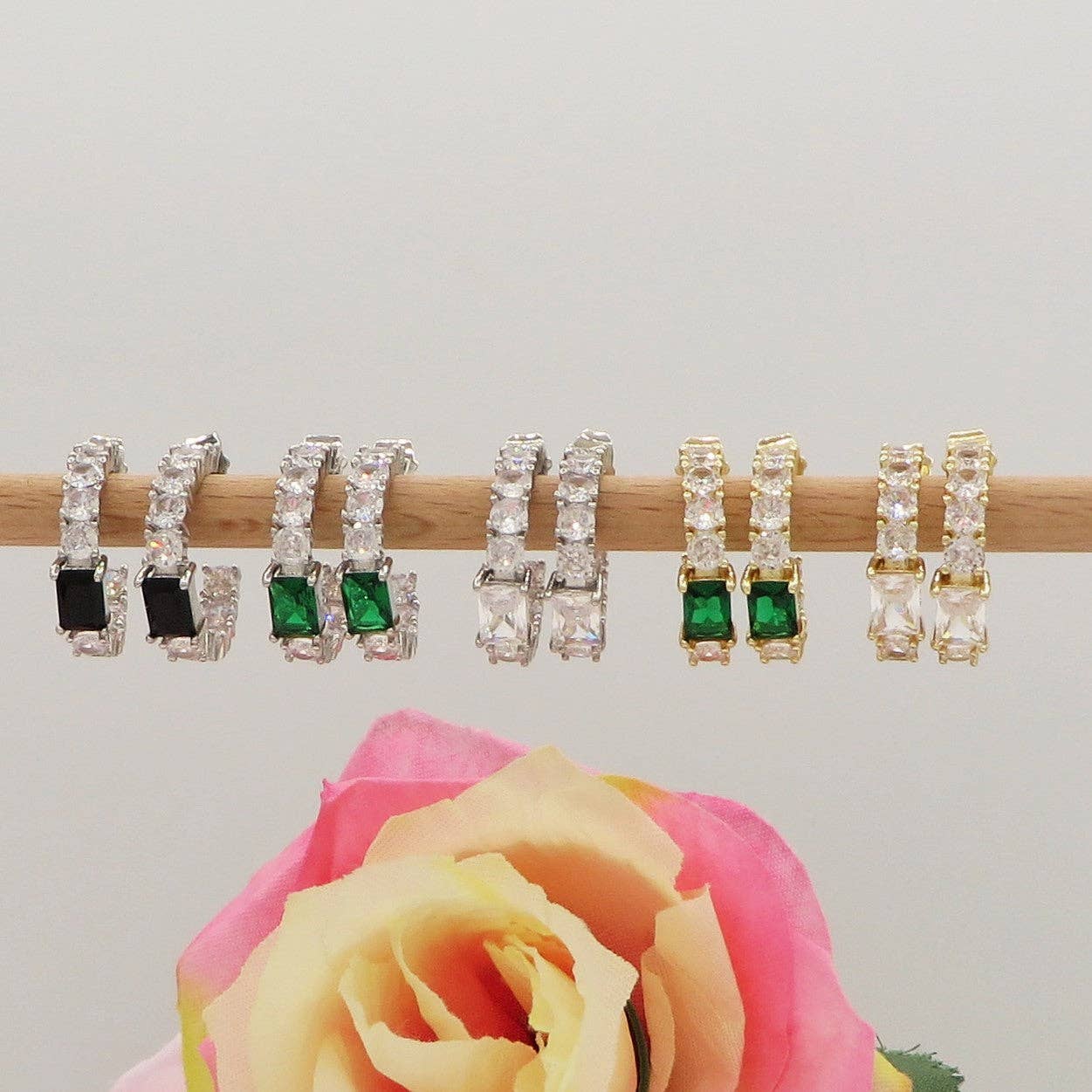 Daemon srls - Wholesale Hoop Earrings - CHRISTY hoops - Orecchini a cerchio con Cubic Zirconia taglio baguette3