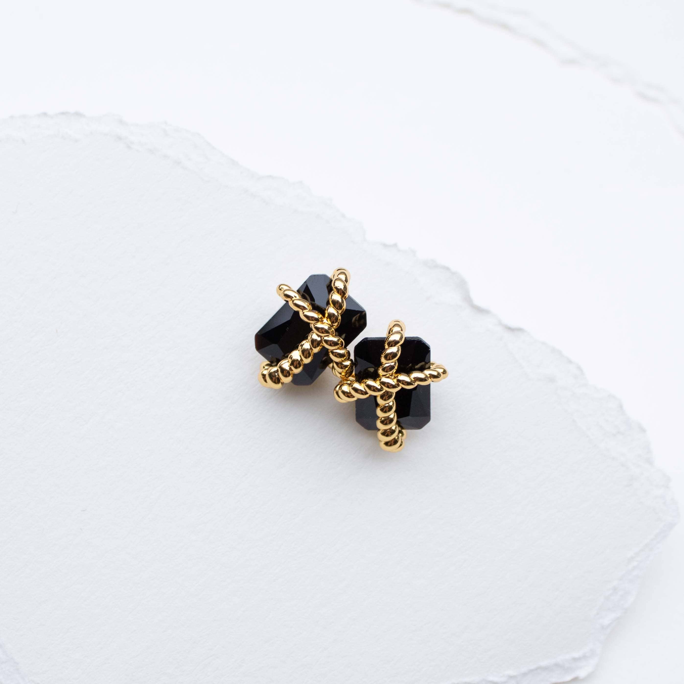 Tiepology - Wholesale Stud/Post Earrings - Elegant Twist Gold & Black Stud Earrings