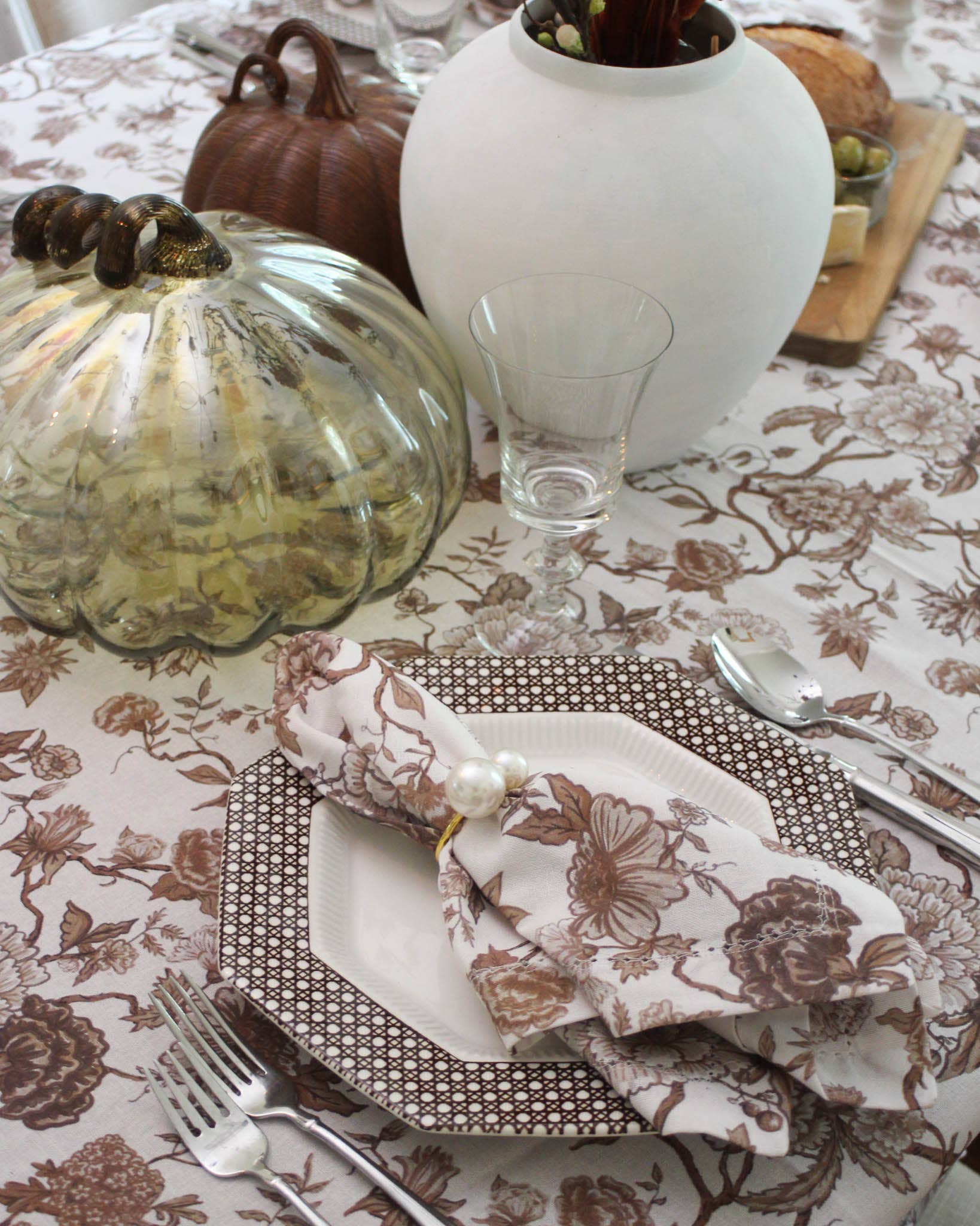 Castaño Mantel de algodón marrón castaño con estampado floral para decoración de mesa de otoño de venta al por mayor en Faire7