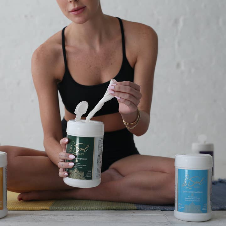 soul wipe hand sanitizing wipe – wholesale Hand sanitiser – Hand Sanitizing Wipe Palo Santo and Vetiver Essential Oils4