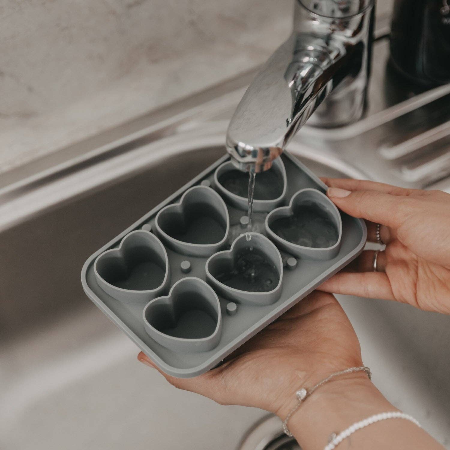 Eulenschnitt - Wholesale Ice Tray/Mold - Grey heart ice cube tray (VE = 6 pcs)2