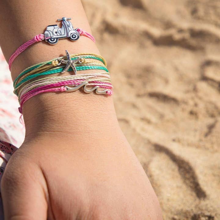 Bracelets empilables Headlands pour la vente par CozyDetailz