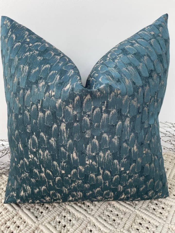 Le Coussin Couture - L'Émeraude Marant - Style n° 190 pour la vente par The Couture Cushion