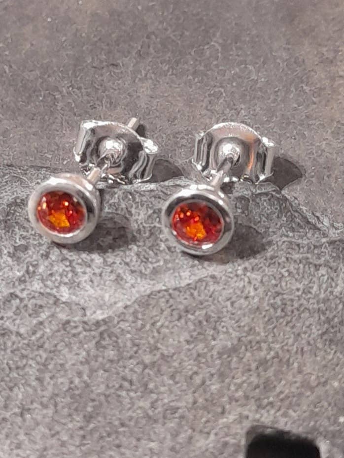 SS757B - RED ROUND CZ 4MM STUD for wholesale by Bluelily925silver