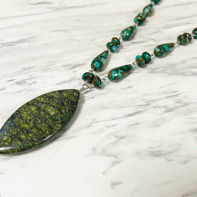 Anita K By Blushing Pink - Venta al por mayor Collares con colgantes/abalorios - Collar con colgante de piedra grande y ágata agrietada3