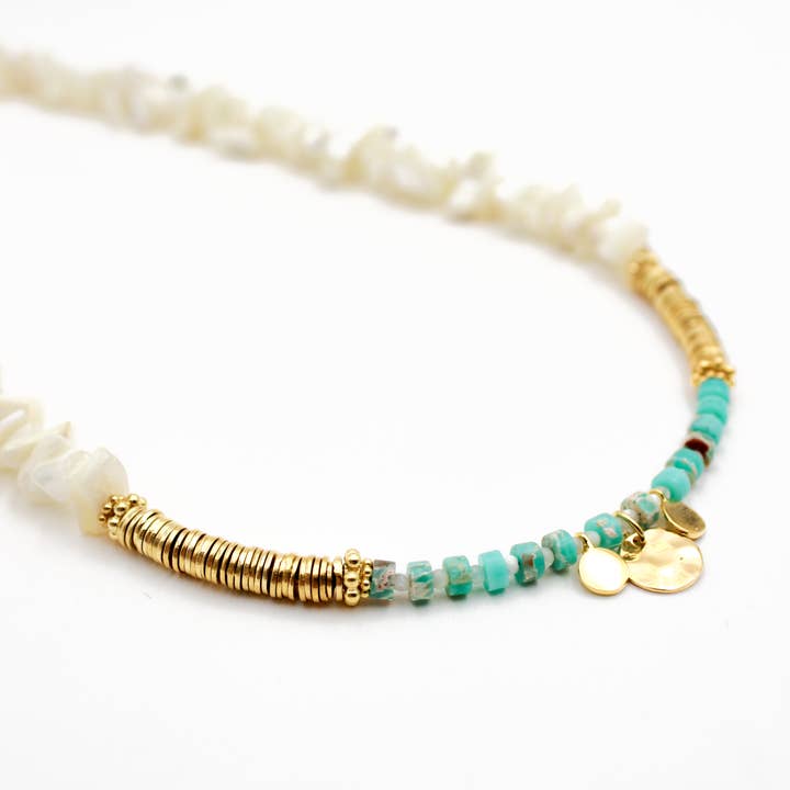 Collier heishi médaillons - JOE pour la vente par L'Atelier des Dames