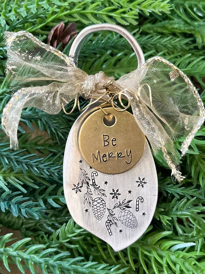 Ornement de Cuillère à Confiture Vintage Be Merry pour la vente par The Sassy Barn