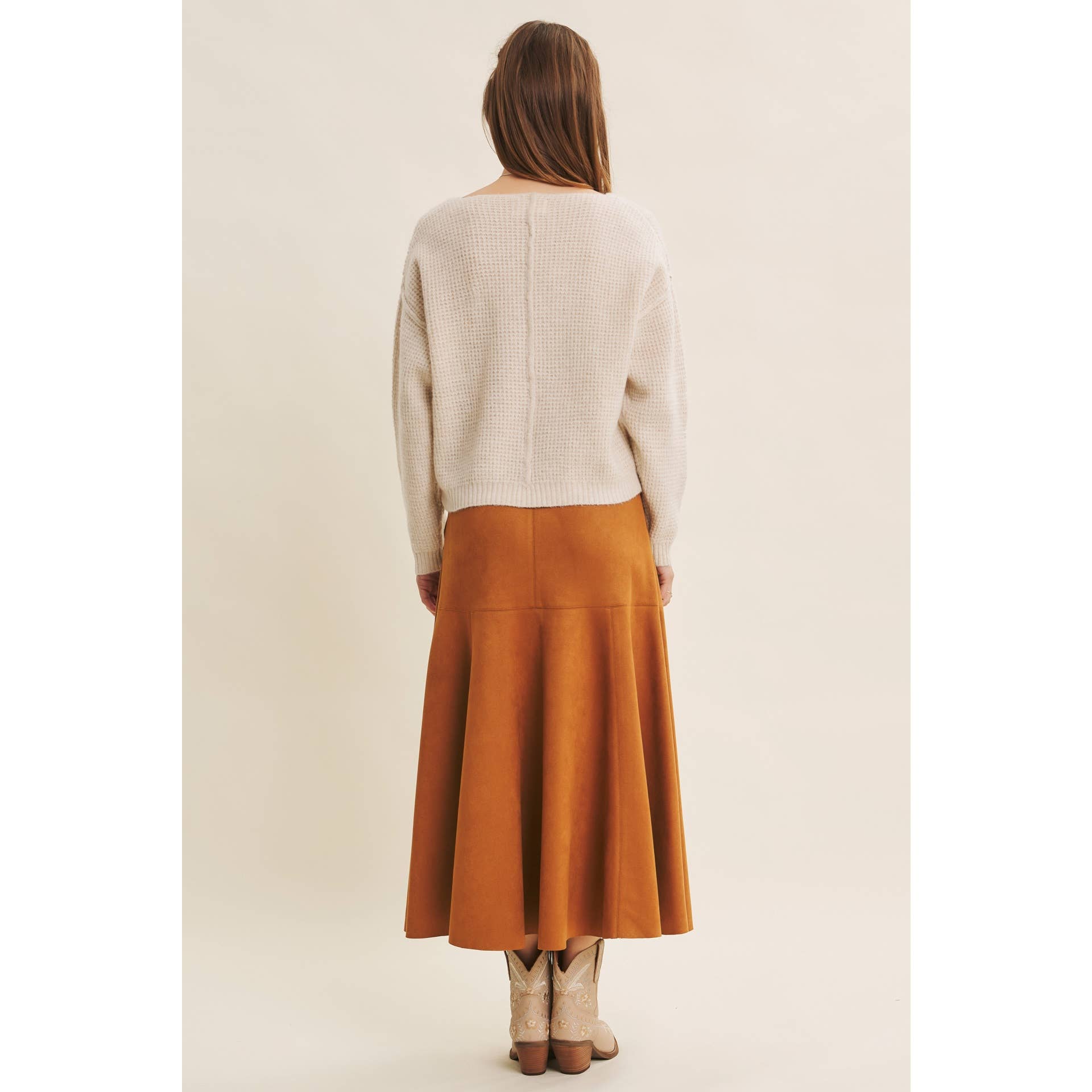 in february – wholesale Kjol - Dam – VEGANSK MOCKA PANELERAD A-LINJE MIDI-KJOL24