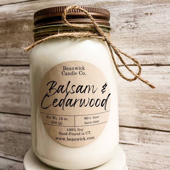 Bougie de soja BALSAM & CEDARWOOD dans un pot Mason, cadeau unique pour la vente par Beanwick Candle Co.